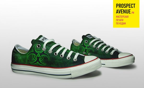Низкие кеды Converse «Биологическая угроза»